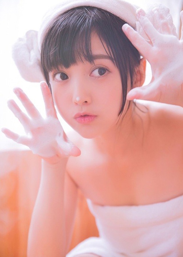 可爱萝莉浴室裹浴巾甜美俏皮私房写真