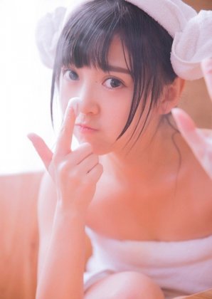 可爱萝莉浴室裹浴巾甜美俏皮私房写真