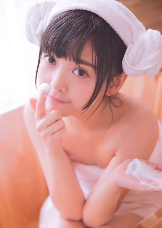 可爱萝莉浴室裹浴巾甜美俏皮私房写真