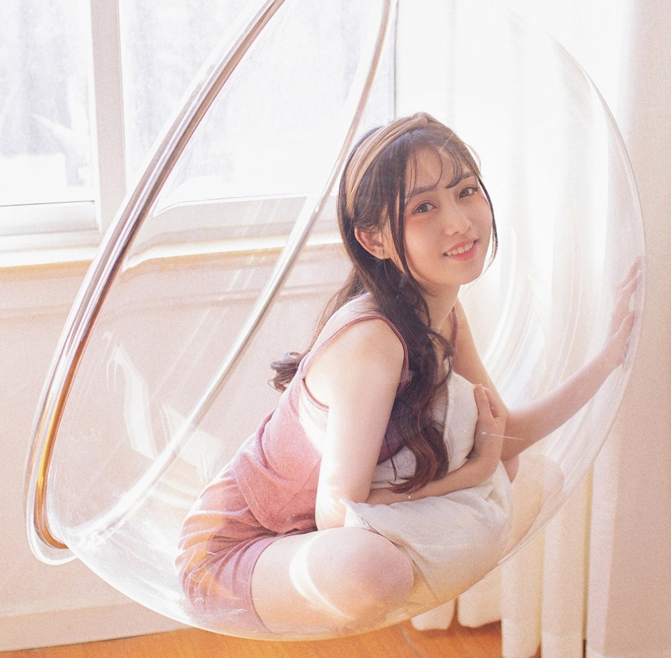 阳光灿烂可爱吊带美女唯美迷人私房写真