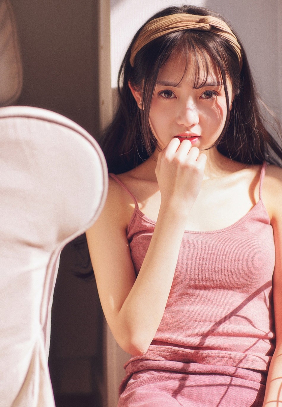 阳光灿烂可爱吊带美女唯美迷人私房写真