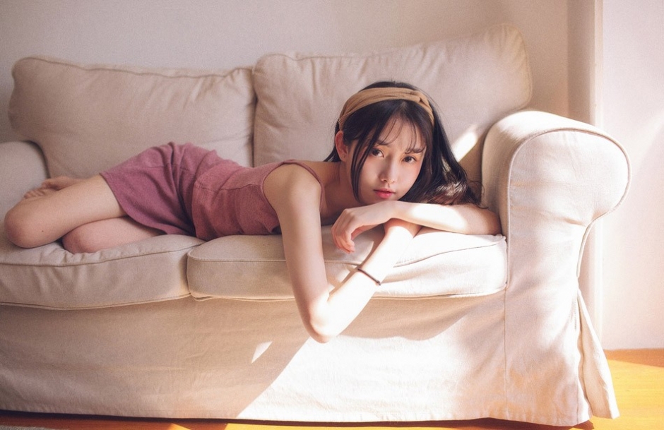 阳光灿烂可爱吊带美女唯美迷人私房写真