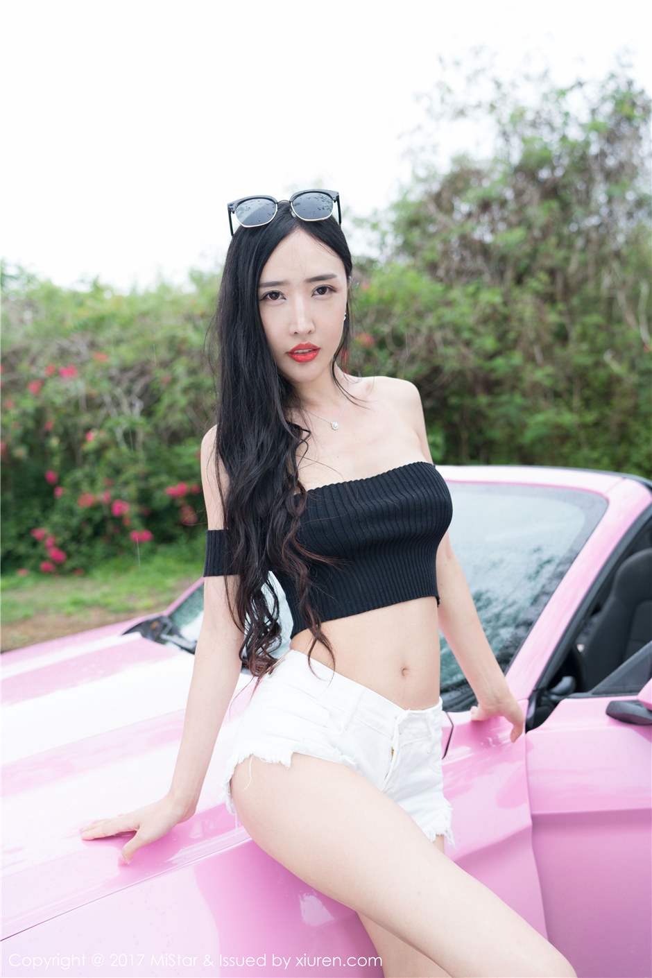 175cm大长腿尤物美女聚拢大奶户外性感比基尼写真