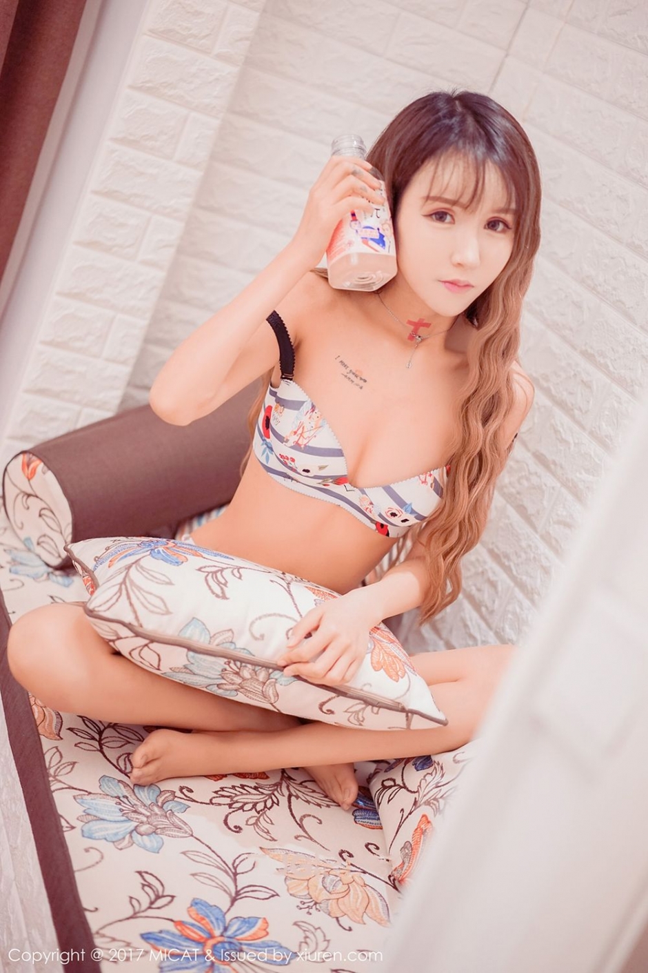 电眼灵动内衣少女易推倒柔弱私房诱惑写真