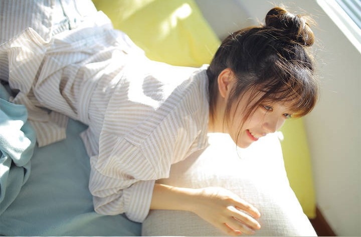 白净纯妹子脸蛋如鸡蛋般滑嫩白皙私房写真