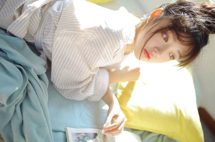 白净纯妹子脸蛋如鸡蛋般滑嫩白皙私房写真