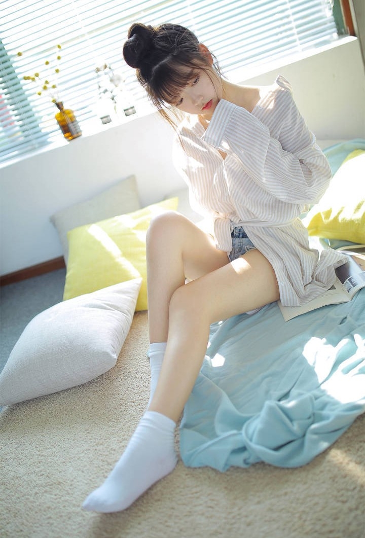 白净纯妹子脸蛋如鸡蛋般滑嫩白皙私房写真