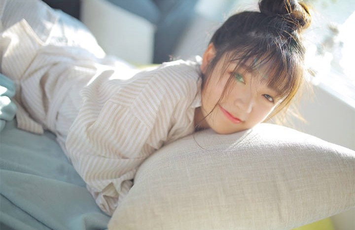 白净纯妹子脸蛋如鸡蛋般滑嫩白皙私房写真