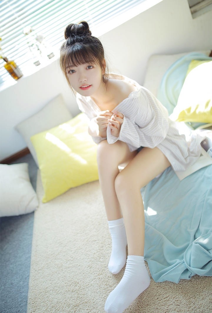 白净纯妹子脸蛋如鸡蛋般滑嫩白皙私房写真