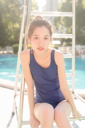 阳光水着少女泳池俏皮可爱清纯写真