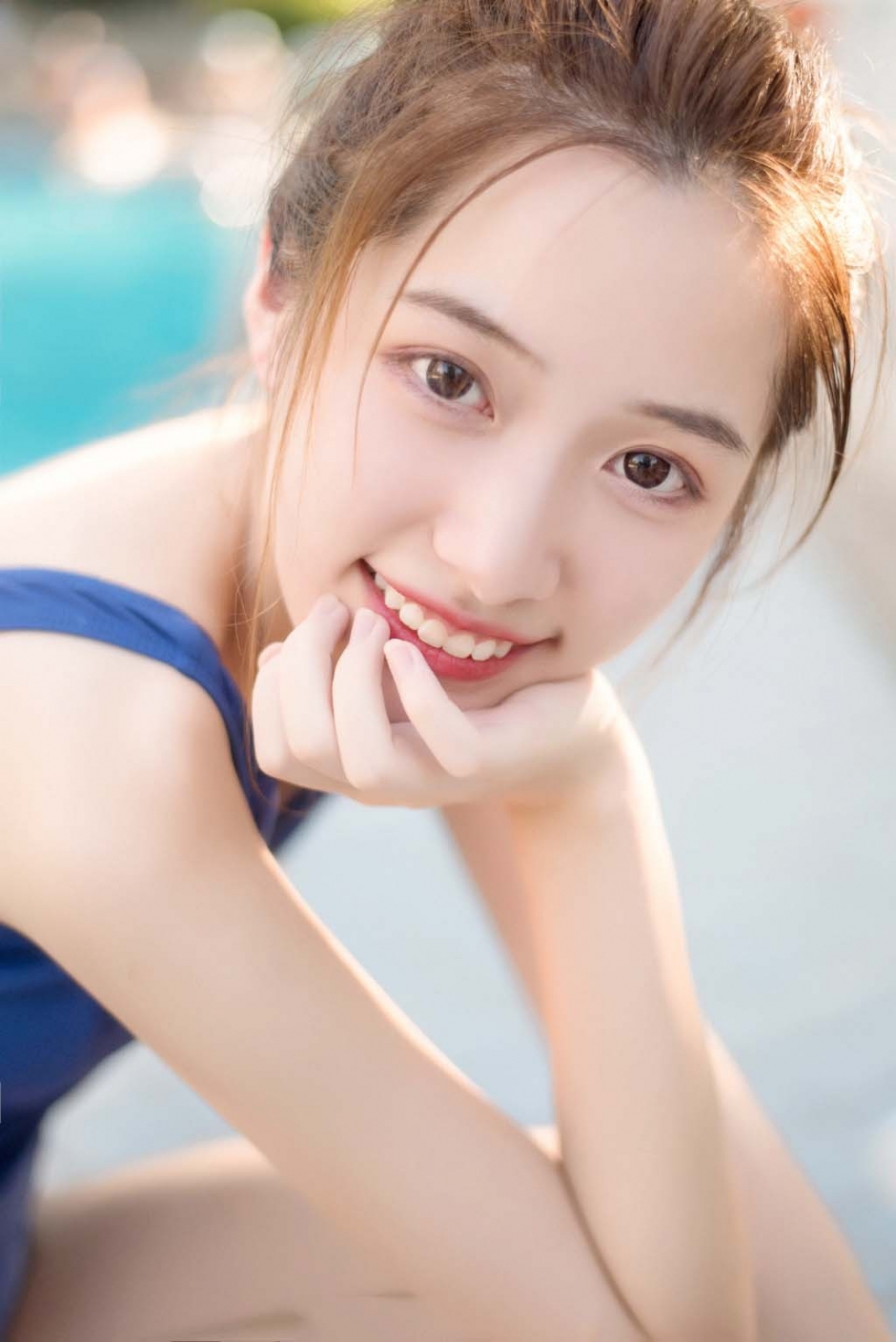 阳光水着少女泳池俏皮可爱清纯写真