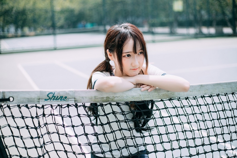 粉脸肉嘟嘟美女操场上小清新校服高清写真