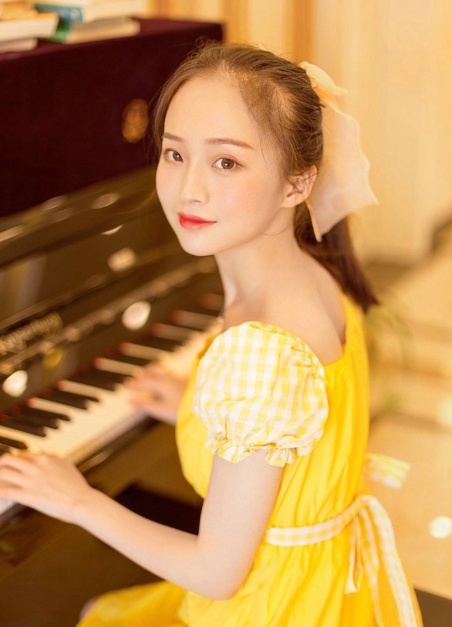 妙龄邻家少女干净小清新娇艳私房写真