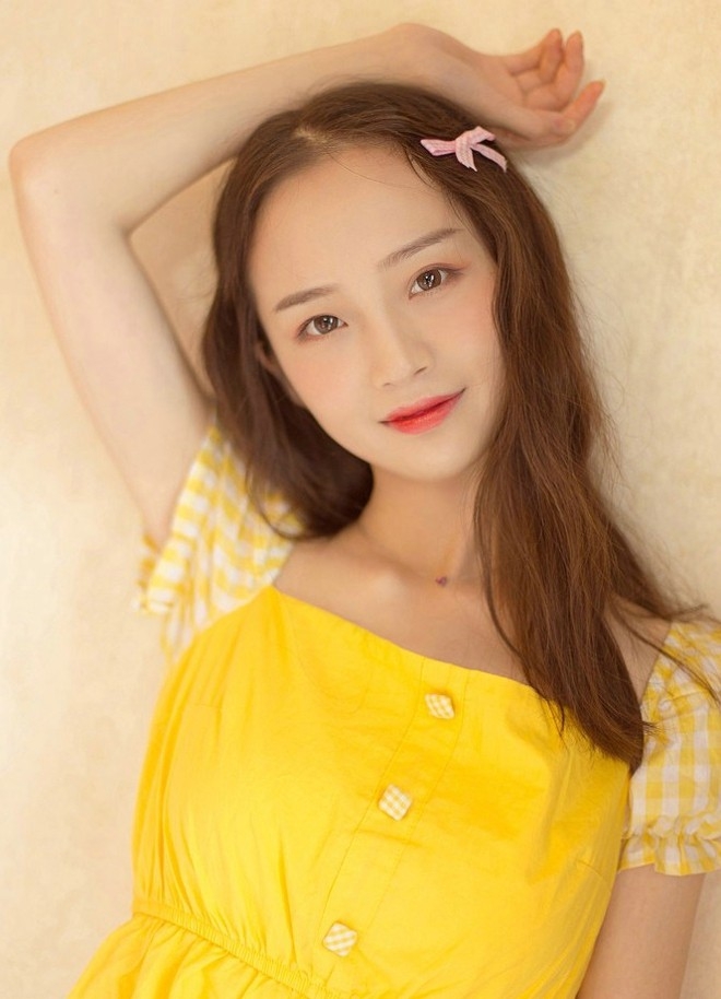 妙龄邻家少女干净小清新娇艳私房写真