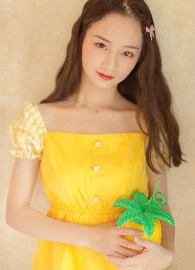 妙龄邻家少女干净小清新娇艳私房写真