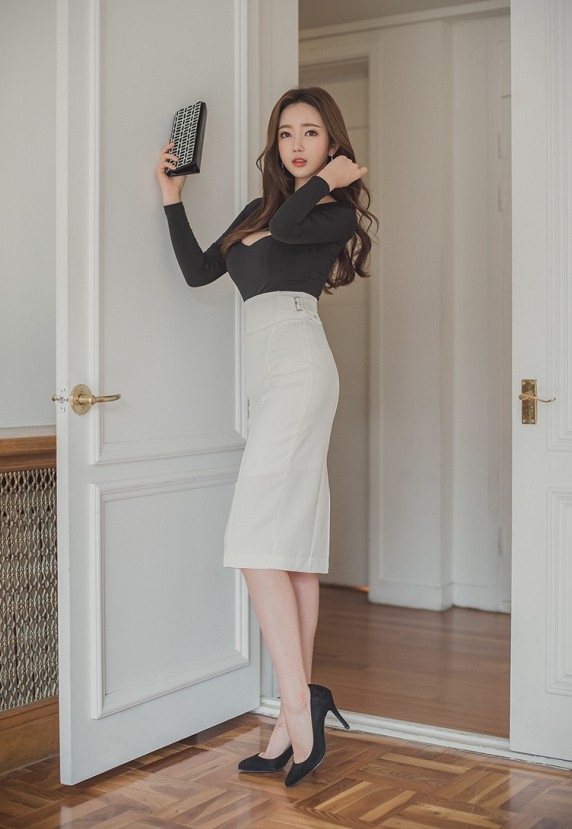 超性感曲线大胸美女开口爆乳私房艺术写真