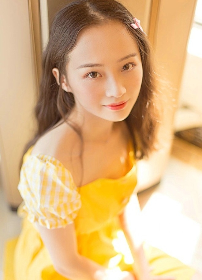 妙龄邻家少女干净小清新娇艳私房写真