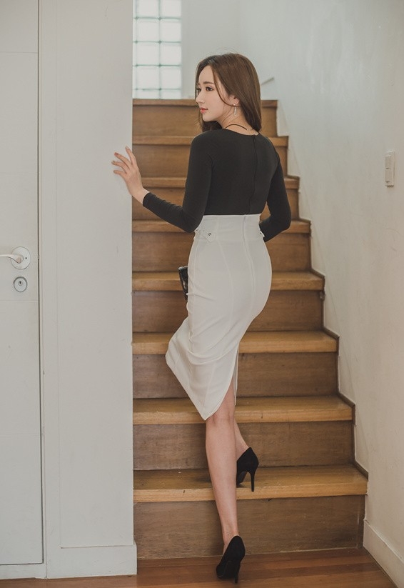 超性感曲线大胸美女开口爆乳私房艺术写真