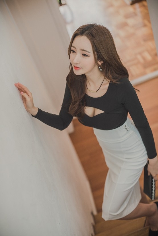 超性感曲线大胸美女开口爆乳私房艺术写真