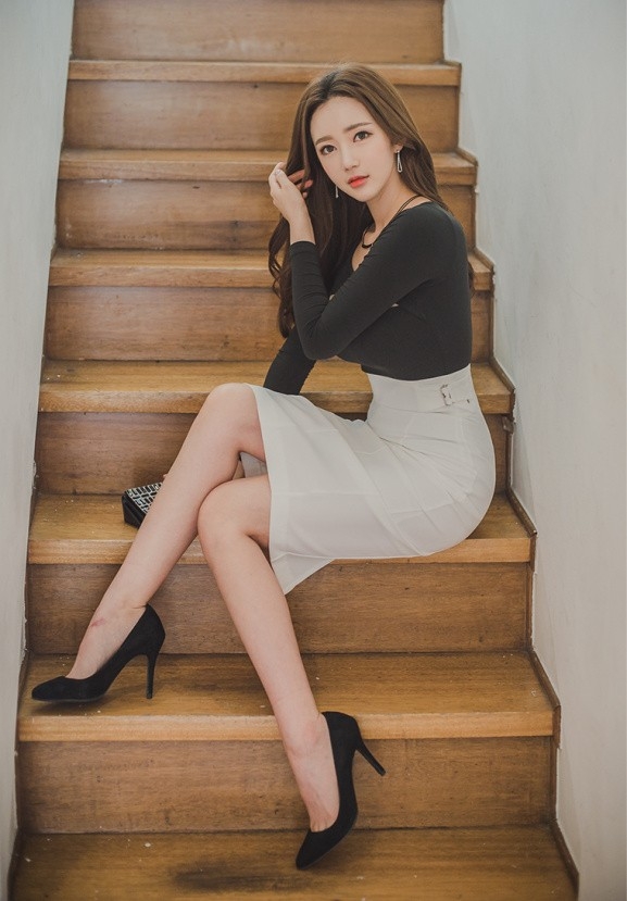 超性感曲线大胸美女开口爆乳私房艺术写真