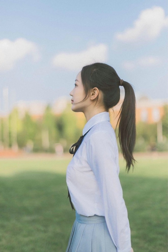 清新甜美校服学生妹甜美制服户外摄影写真