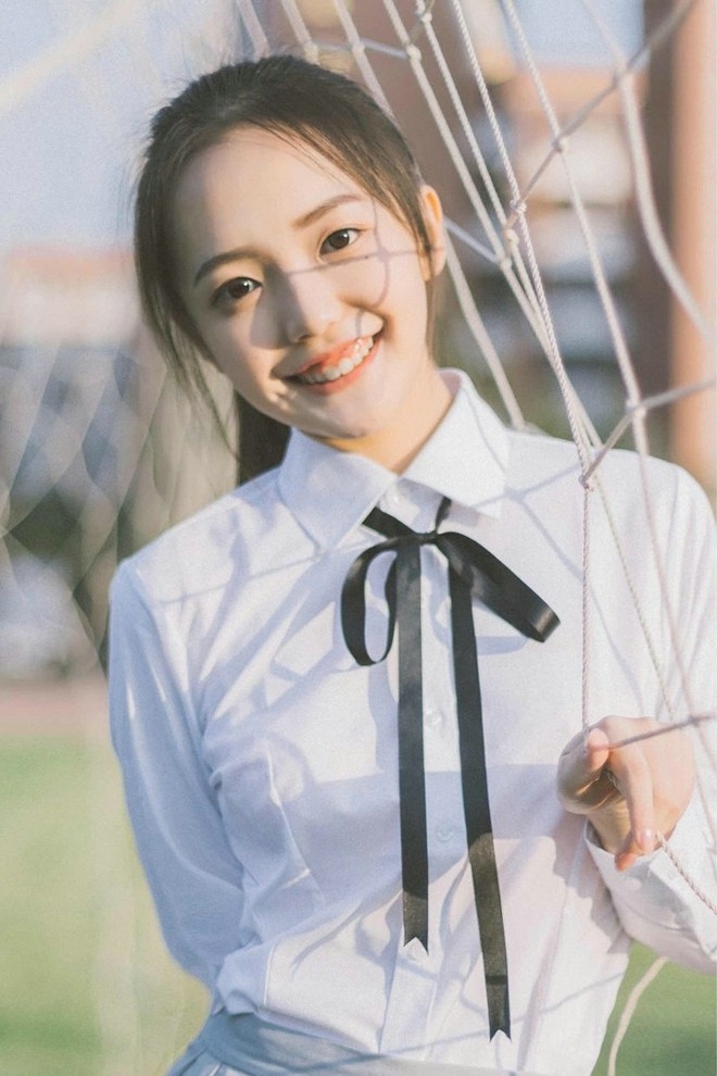 清新甜美校服学生妹甜美制服户外摄影写真