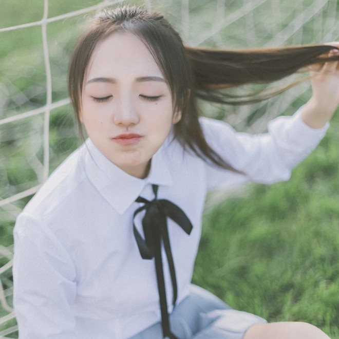 清新甜美校服学生妹甜美制服户外摄影写真