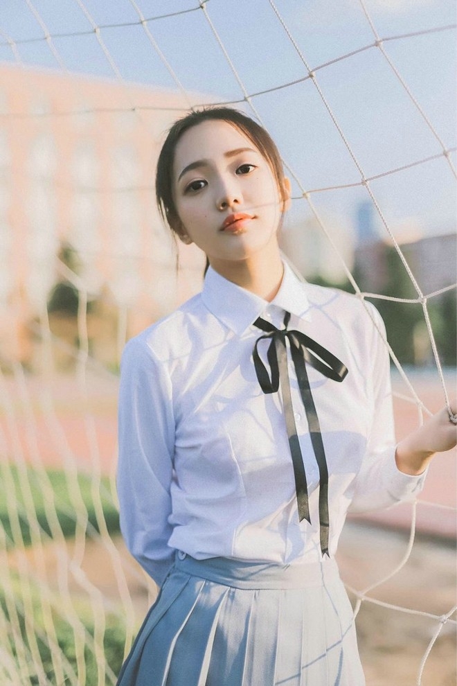 清新甜美校服学生妹甜美制服户外摄影写真