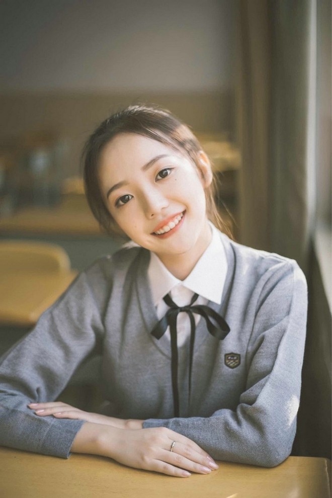清新甜美校服学生妹甜美制服户外摄影写真