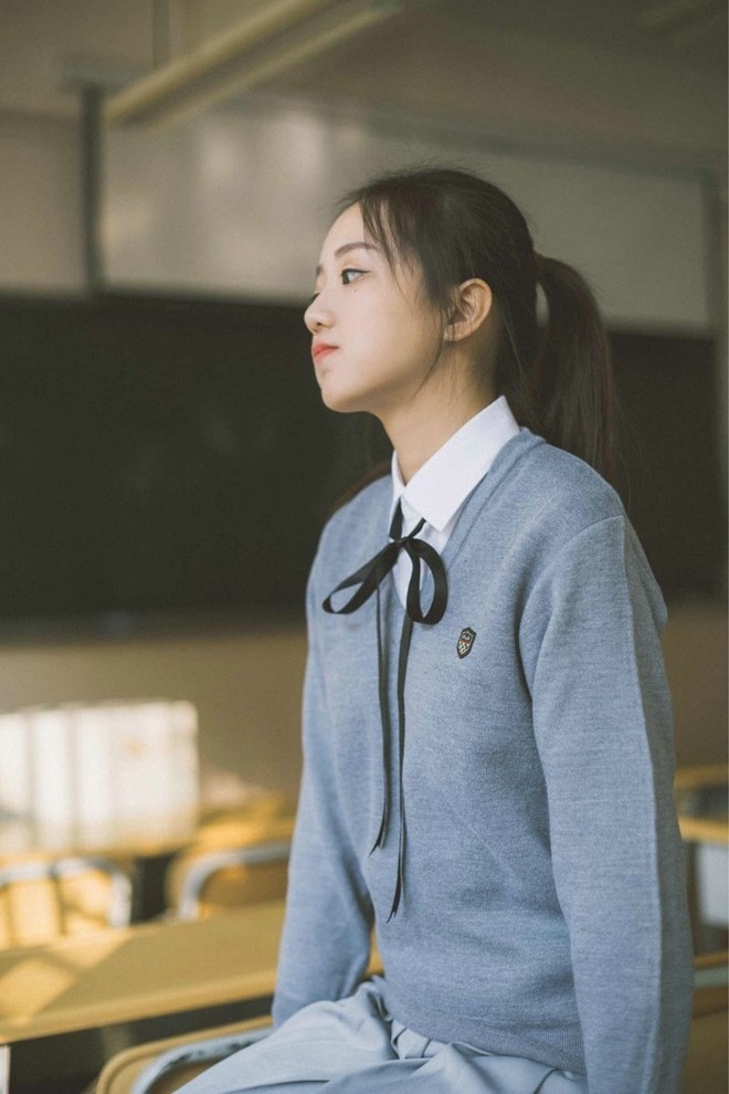 清新甜美校服学生妹甜美制服户外摄影写真