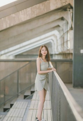 楚楚动人唯美红裙森系清甜女生美优雅靓丽写真