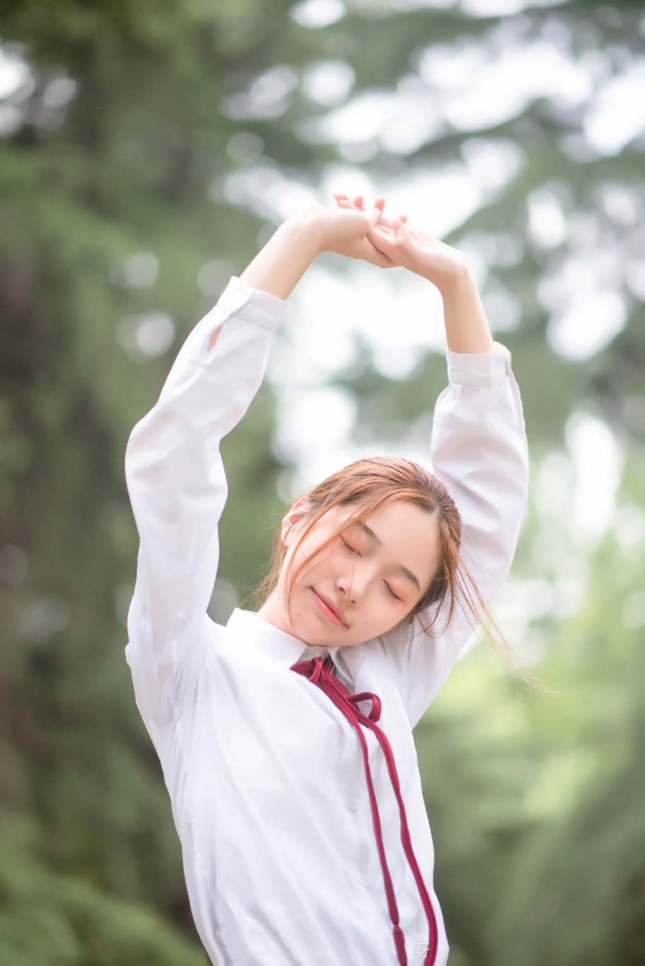 窗边小清新制服美眉养眼处纯净写真