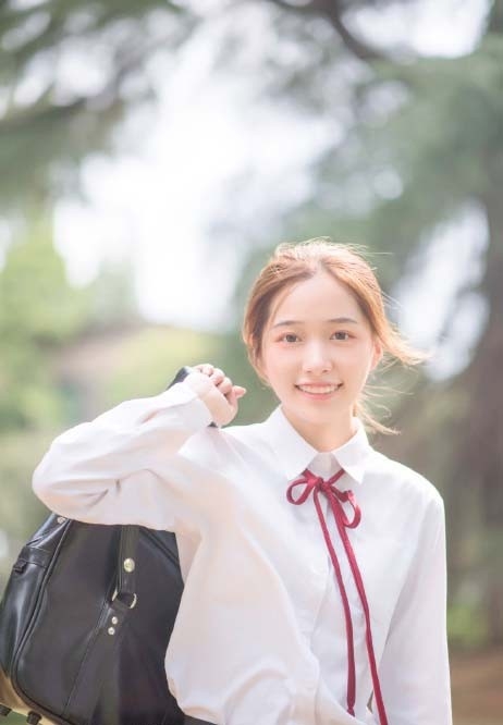 窗边小清新制服美眉养眼处纯净写真