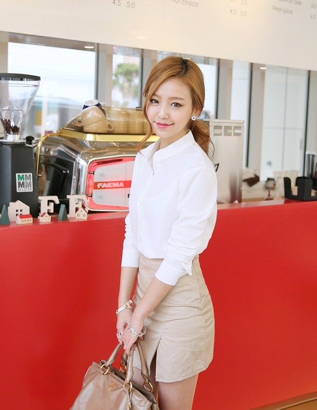 美腿翘臀午后咖啡厅职业装美女清新亮丽图片