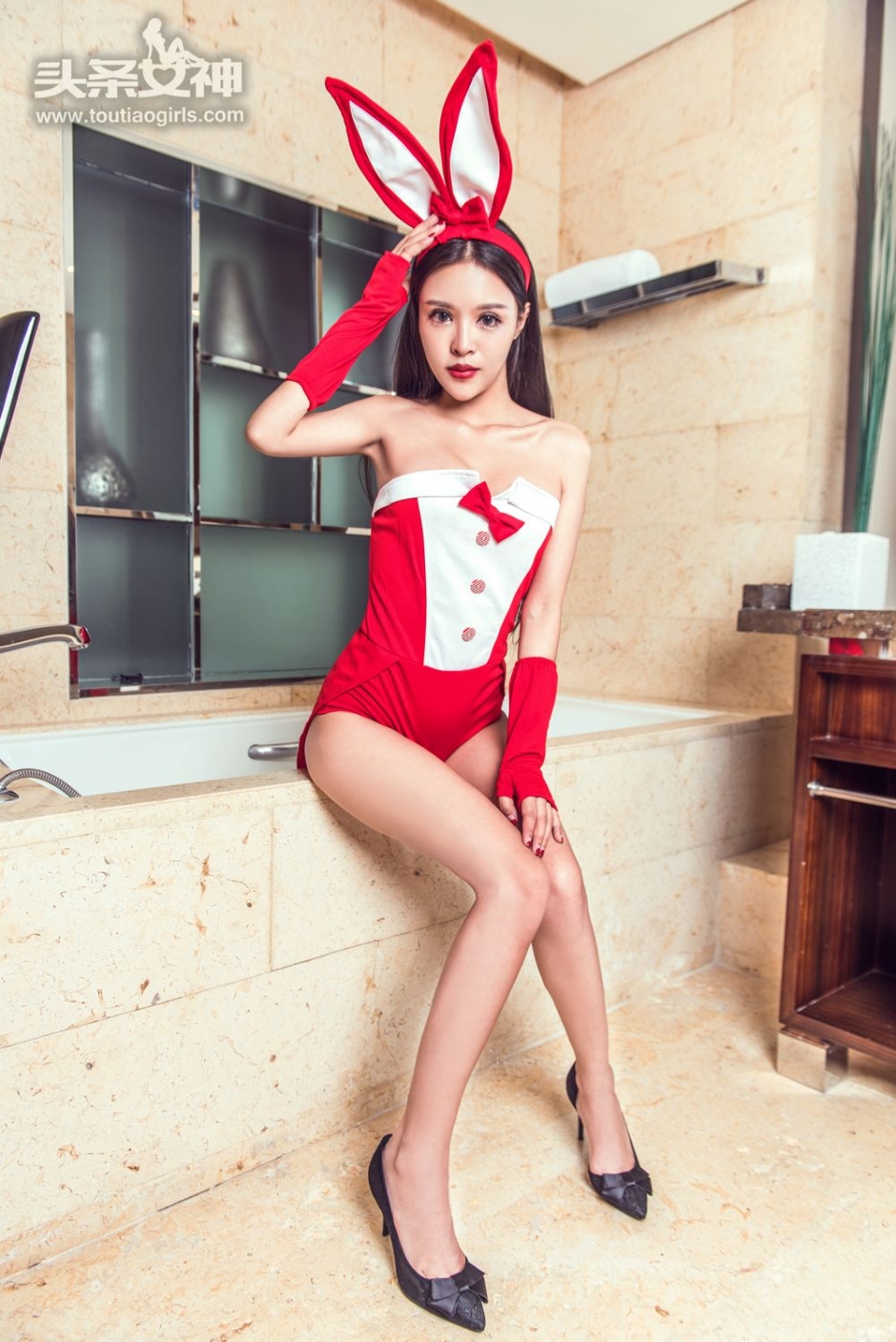 爆乳大眼兔女郎锦姑娘美腿高跟浴室写真