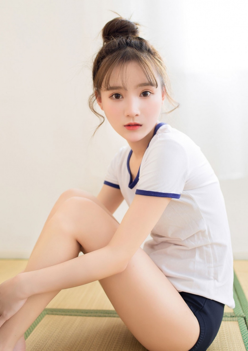 运动服女生清纯脸蛋粉粉嫩嫩甜美私房艺术照