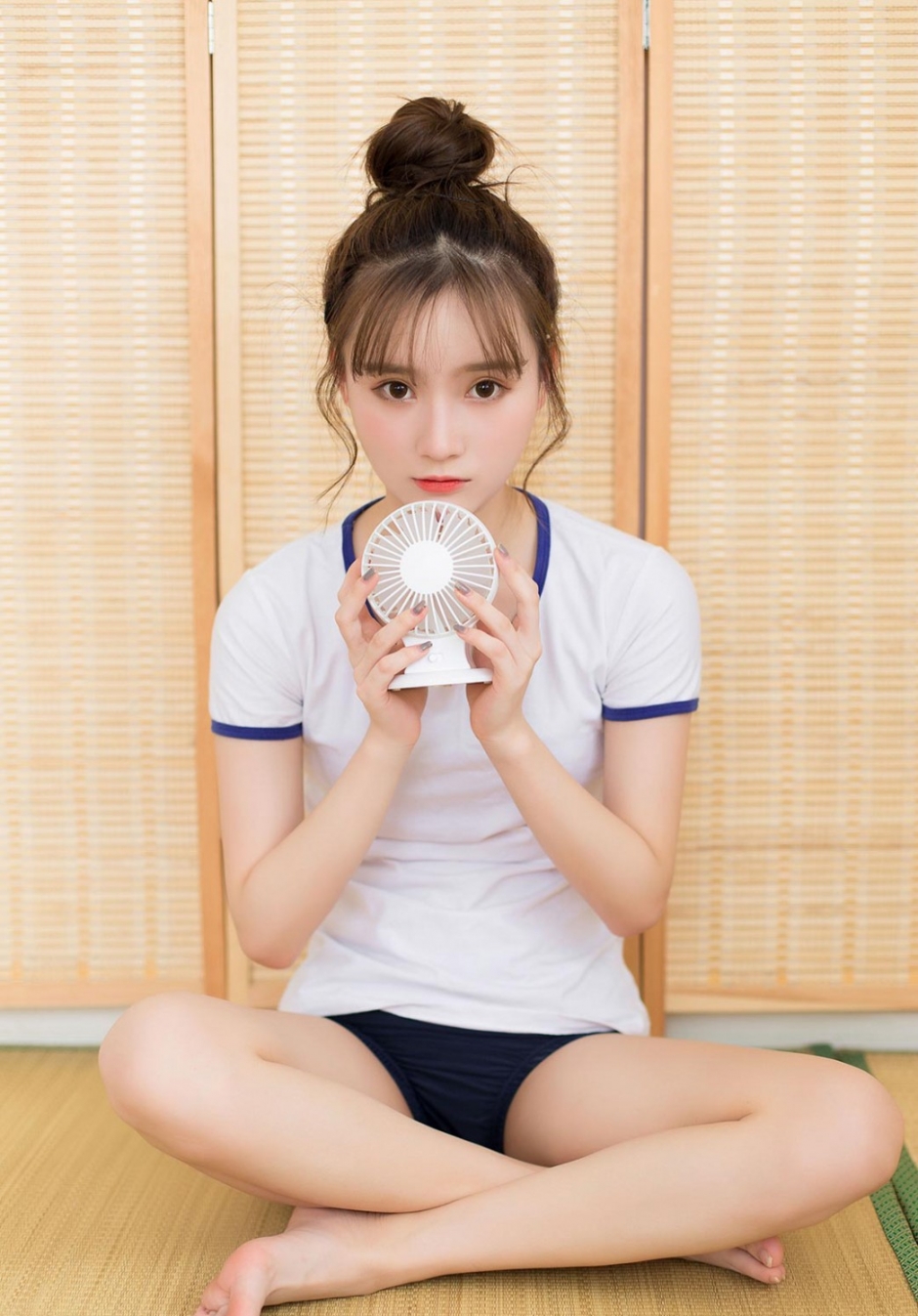 运动服女生清纯脸蛋粉粉嫩嫩甜美私房艺术照