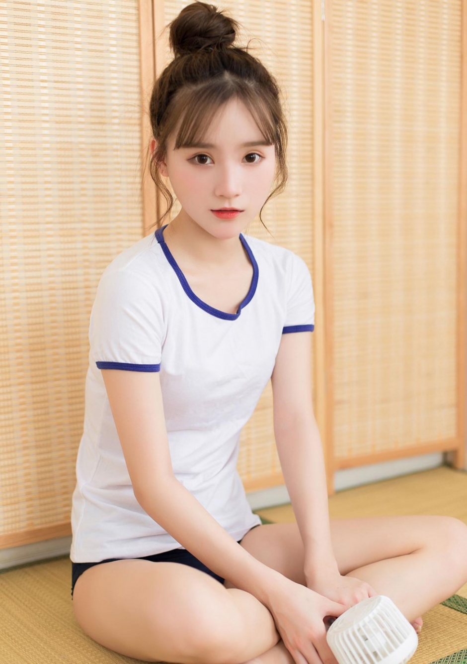 运动服女生清纯脸蛋粉粉嫩嫩甜美私房艺术照