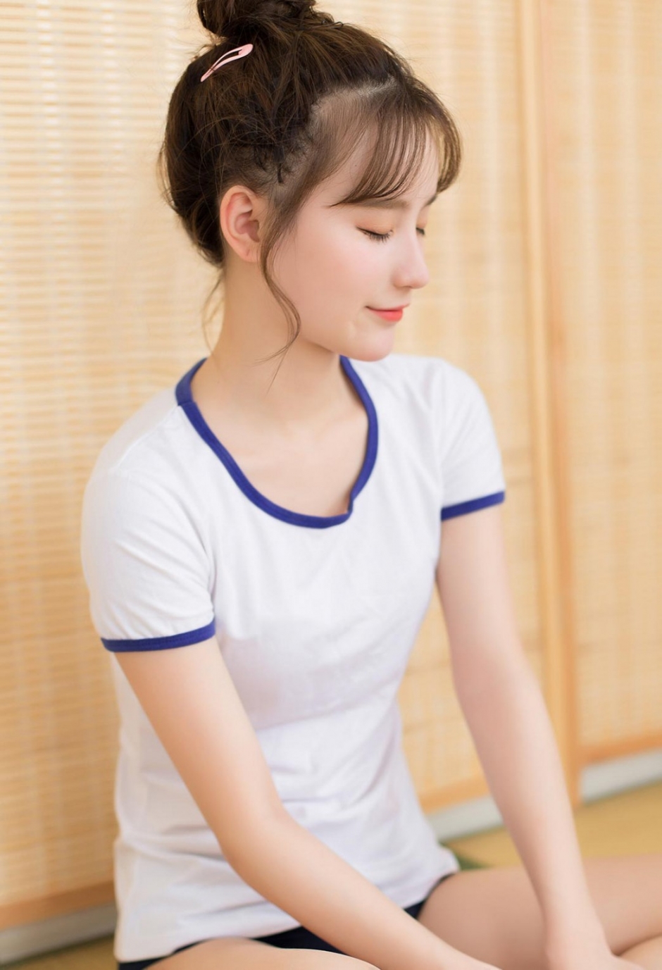 运动服女生清纯脸蛋粉粉嫩嫩甜美私房艺术照
