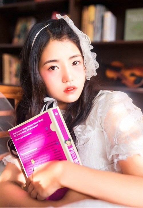 公主裙美女蕾丝控温婉柔美写真图片