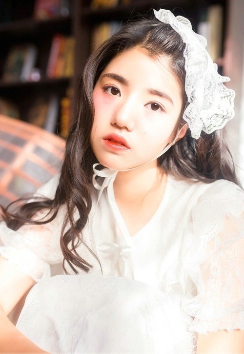 公主裙美女蕾丝控温婉柔美写真图片