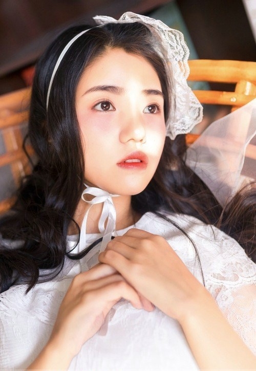 公主裙美女蕾丝控温婉柔美写真图片