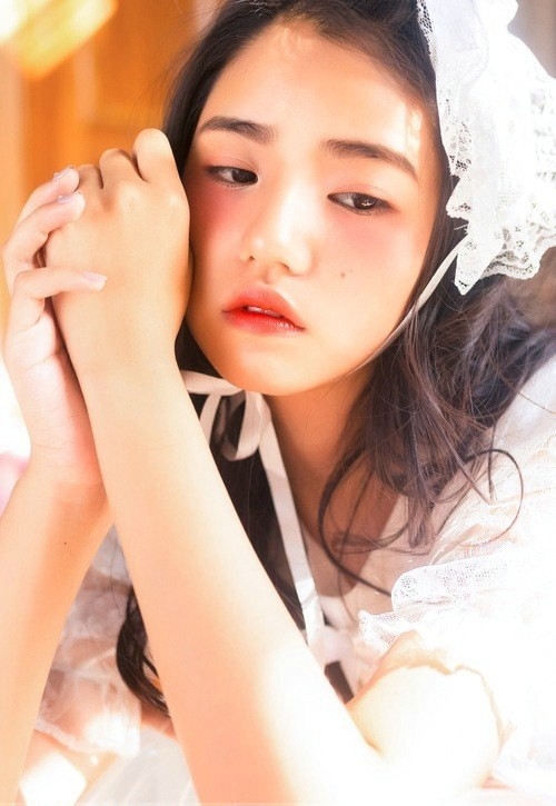 公主裙美女蕾丝控温婉柔美写真图片