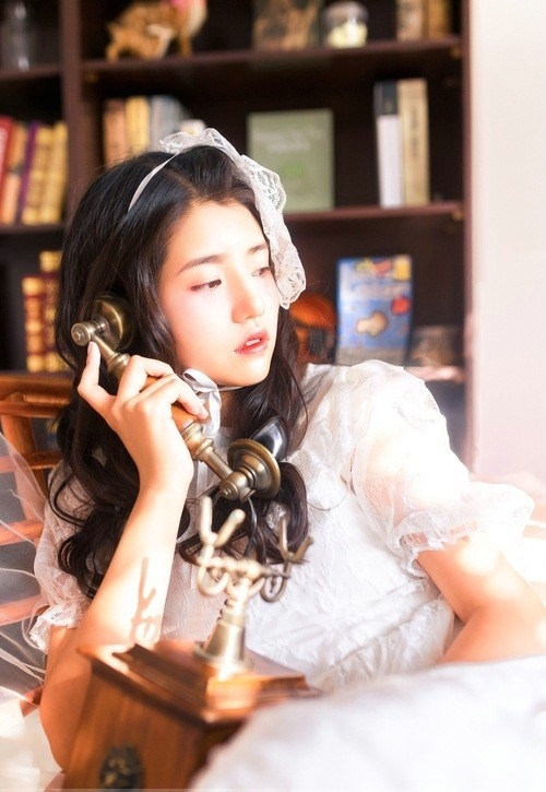 公主裙美女蕾丝控温婉柔美写真图片