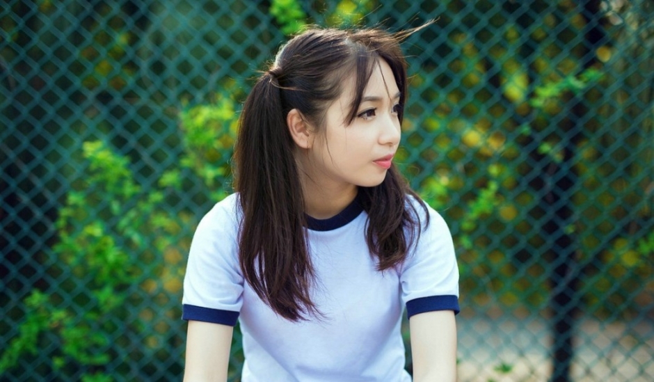 双马尾运动装清纯美眉校园活力俏皮写真图片