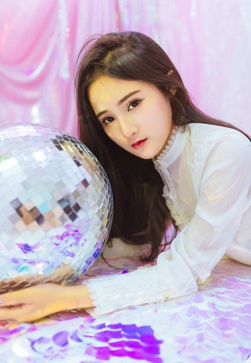 文艺范气质清纯美女精致妆容清新唯美图片