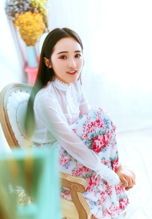 文艺范气质清纯美女精致妆容清新唯美图片