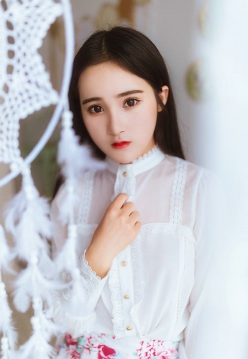 文艺范气质清纯美女精致妆容清新唯美图片