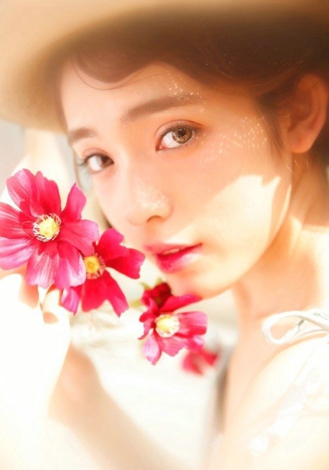 唯美朦胧森女洛丽塔精致脸庞诱人写真图片