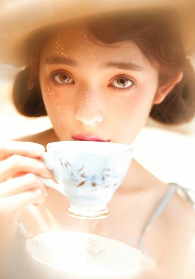 唯美朦胧森女洛丽塔精致脸庞诱人写真图片